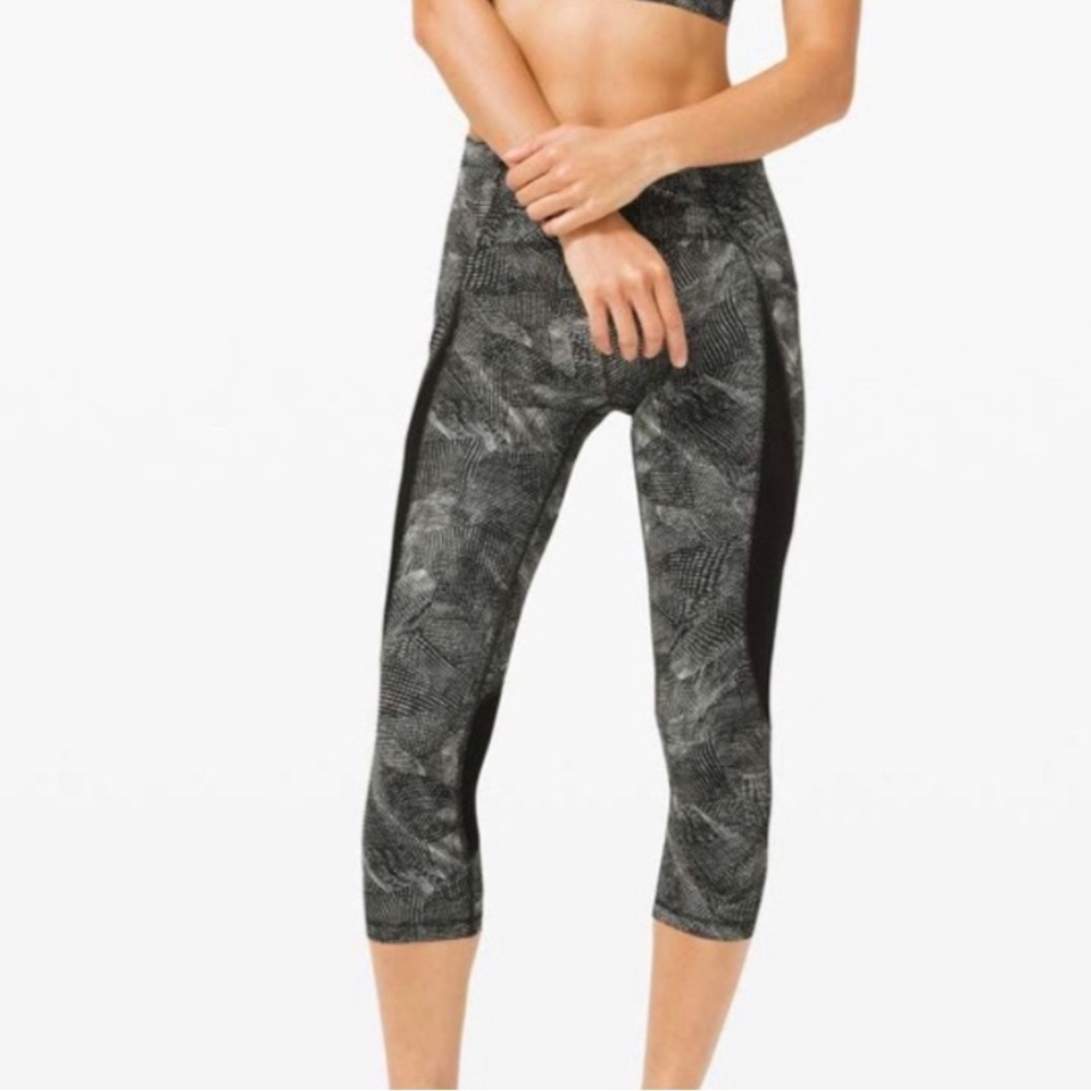 Lululemon Athletic Run off Route Abstract gray 3/4 length tights sz 6 sport fun